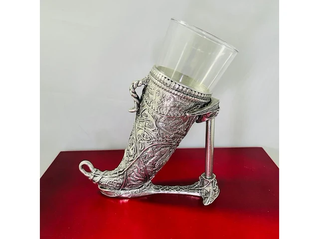 Celtic horn goblet - kunstenaar graeme anthony - gesigneerd - afbeelding 1 van  8
