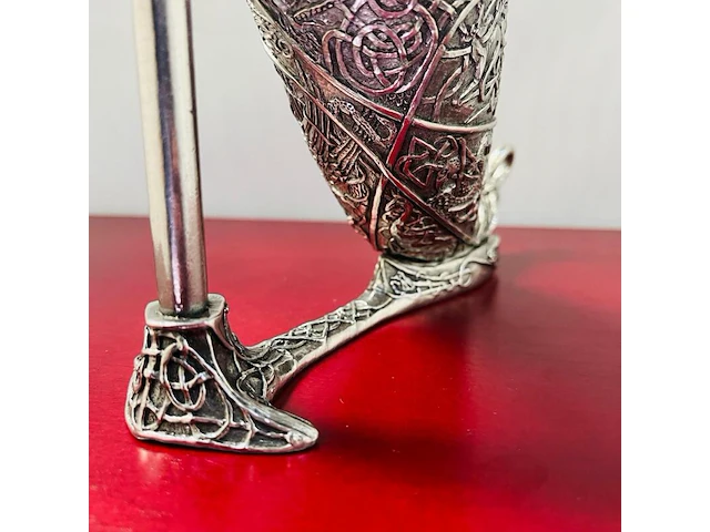 Celtic horn goblet - kunstenaar graeme anthony - gesigneerd - afbeelding 5 van  8