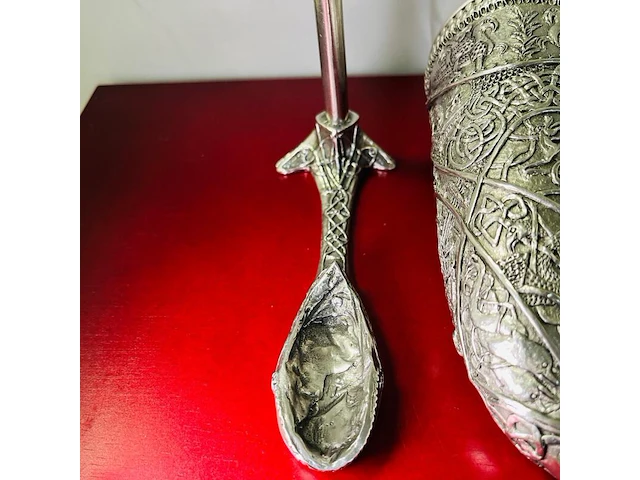 Celtic horn goblet - kunstenaar graeme anthony - gesigneerd - afbeelding 8 van  8