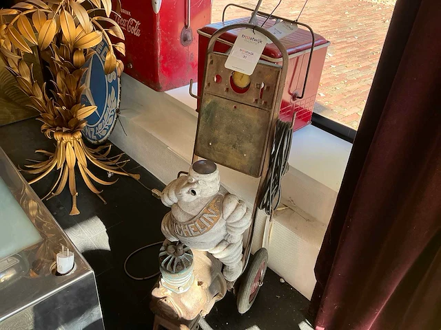 Cem - originele michelin bandenpomp uit 1920 restauratie object - afbeelding 1 van  8