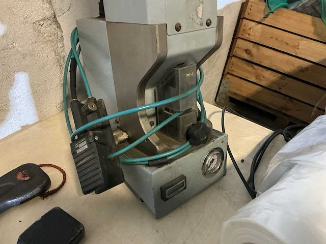 Cembre hydraulische kabelschoen pers - afbeelding 2 van  3