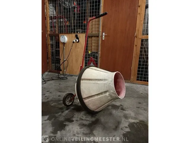 Cement mixer, roll a mix - afbeelding 1 van  3