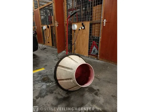 Cement mixer, roll a mix - afbeelding 2 van  3