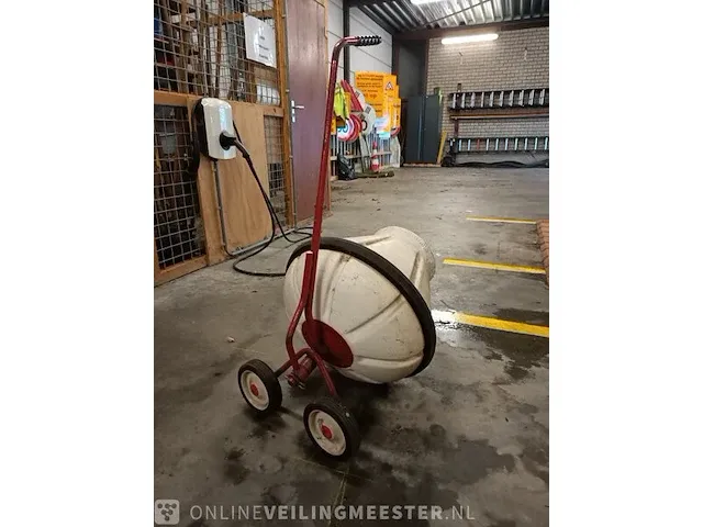 Cement mixer, roll a mix - afbeelding 3 van  3