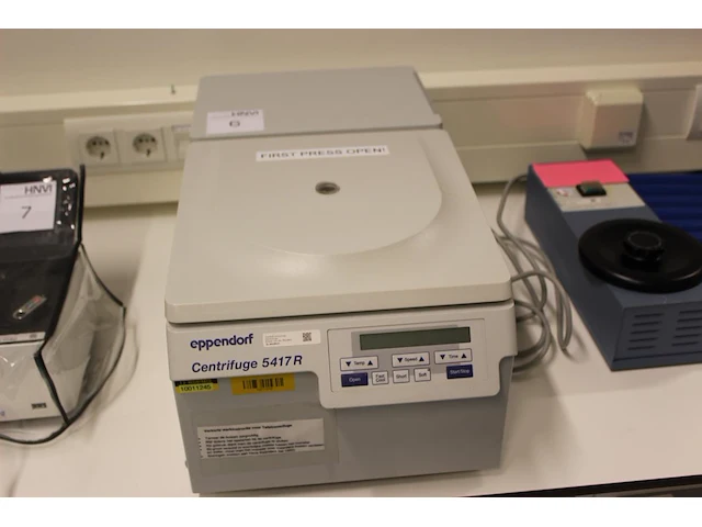 Centrifuge eppendorf 5417r met koelfunctie. bouwjaar 1999. - afbeelding 1 van  5