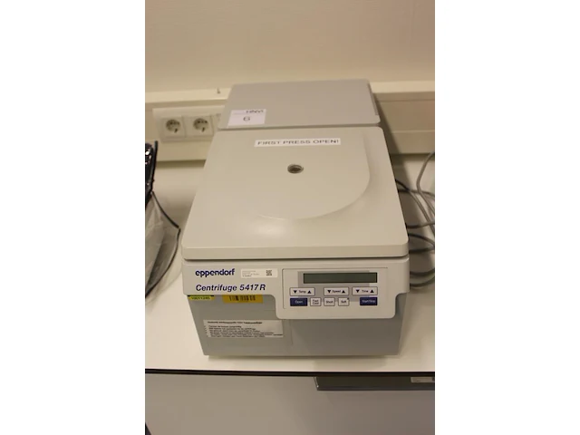 Centrifuge eppendorf 5417r met koelfunctie. bouwjaar 1999. - afbeelding 2 van  5