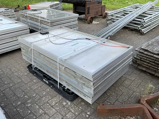 Centrosolar zonnepanelen met steunen (10x) - afbeelding 1 van  7
