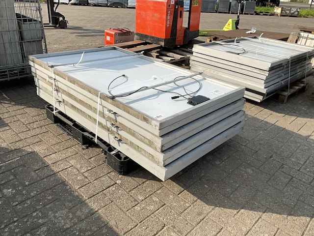 Centrosolar zonnepanelen met steunen (8x) - afbeelding 1 van  7