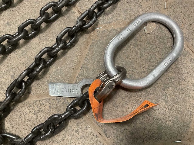 Chain - afbeelding 3 van  4