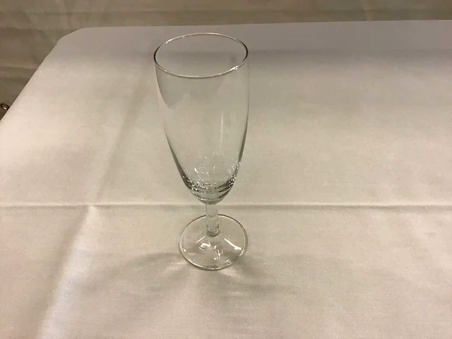 Champagneflutes 15 cl (392x) inclusief 8 korven - afbeelding 1 van  2