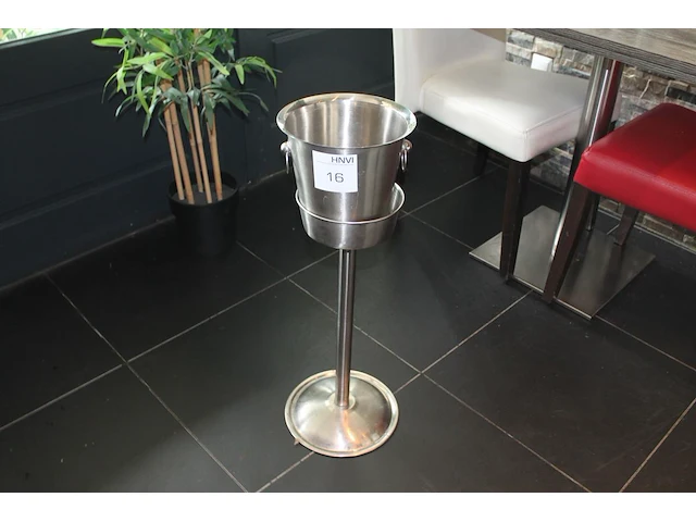 Champagnekoeler op voet. hoogte 70 cm. - afbeelding 1 van  2
