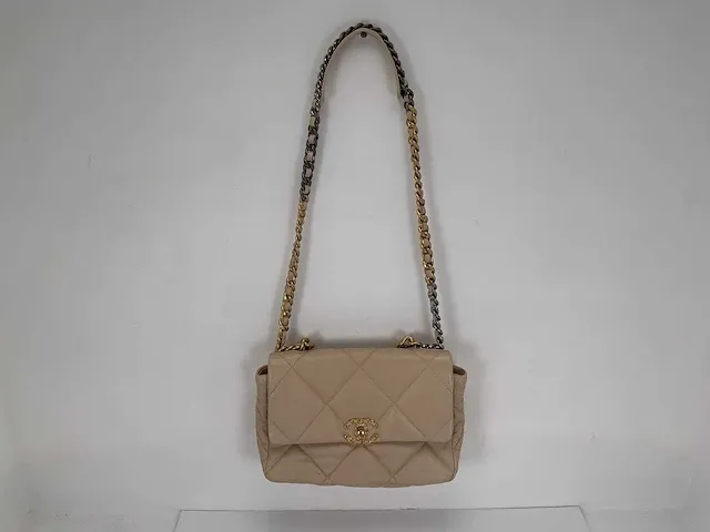 Chanel - 19 creme leder - - afbeelding 2 van  7