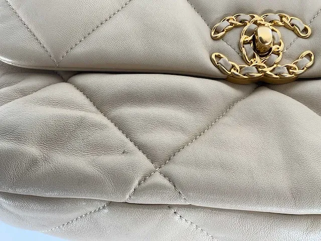 Chanel - 19 creme leder - - afbeelding 3 van  7