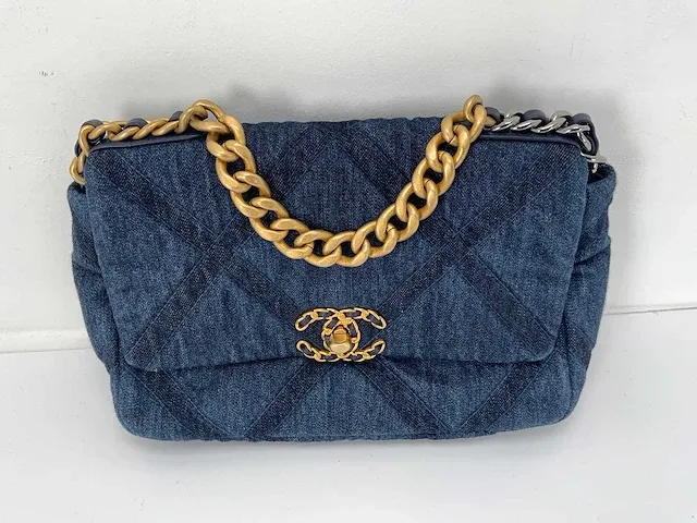 Chanel - 19 denim - - afbeelding 1 van  5