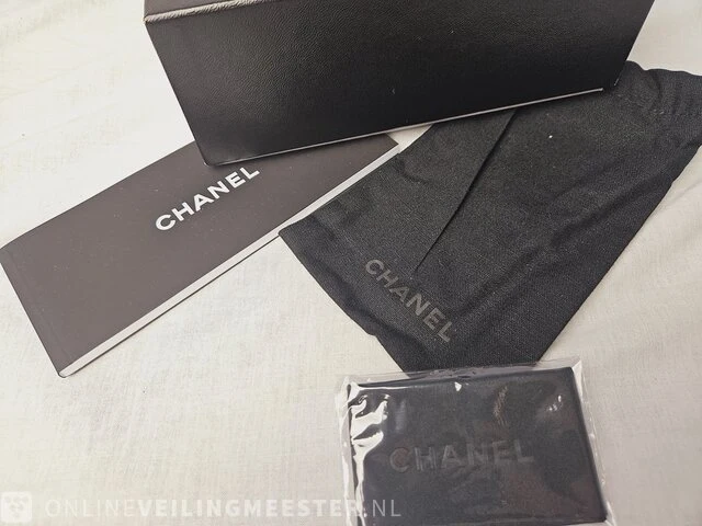 Chanel zonnebril - polarized - volledige set - afbeelding 5 van  8