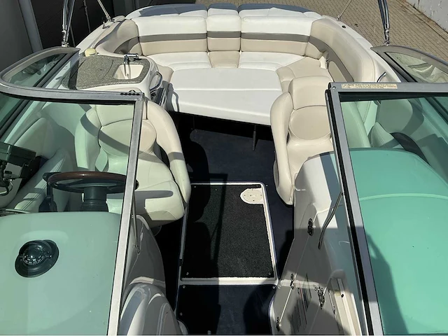 Chaparral 246 ssi speedboot met kalf trailer - afbeelding 13 van  57