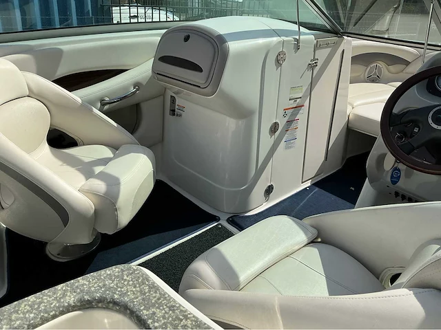 Chaparral 246 ssi speedboot met kalf trailer - afbeelding 17 van  57