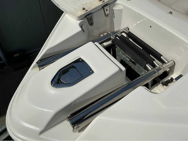 Chaparral 246 ssi speedboot met kalf trailer - afbeelding 19 van  57