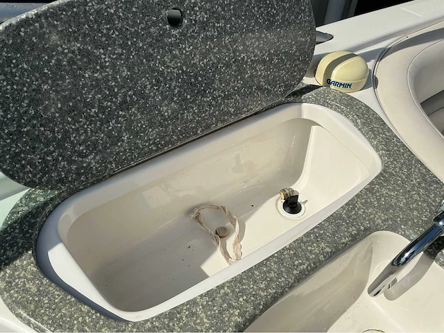 Chaparral 246 ssi speedboot met kalf trailer - afbeelding 35 van  57