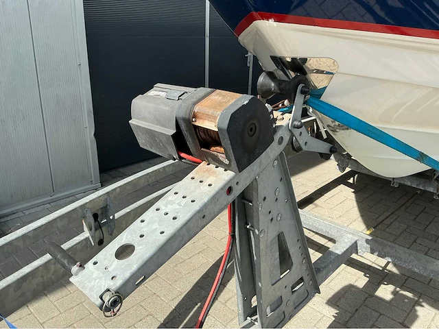 Chaparral 246 ssi speedboot met kalf trailer - afbeelding 47 van  57