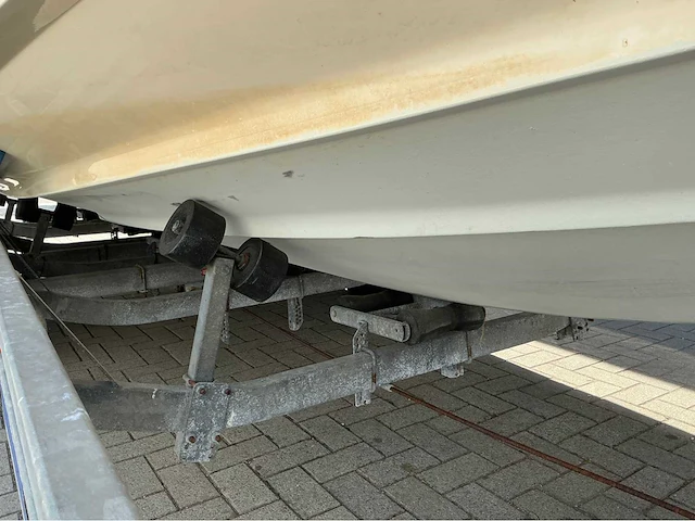 Chaparral 246 ssi speedboot met kalf trailer - afbeelding 49 van  57