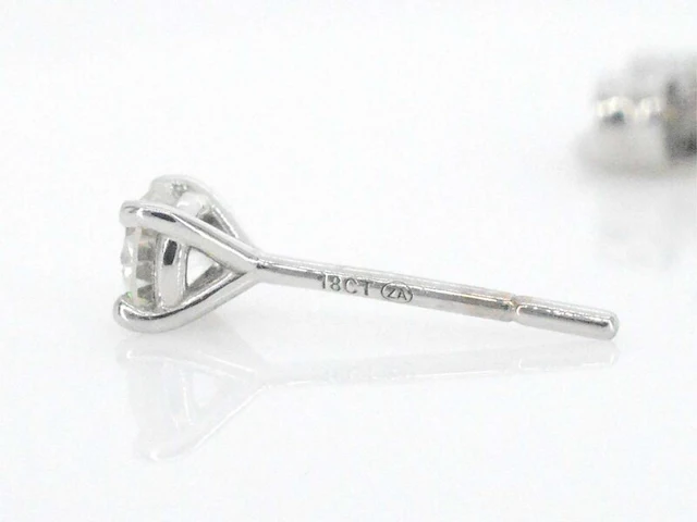 Charles greig - gouden solitair oorbellen met diamanten - afbeelding 7 van  9