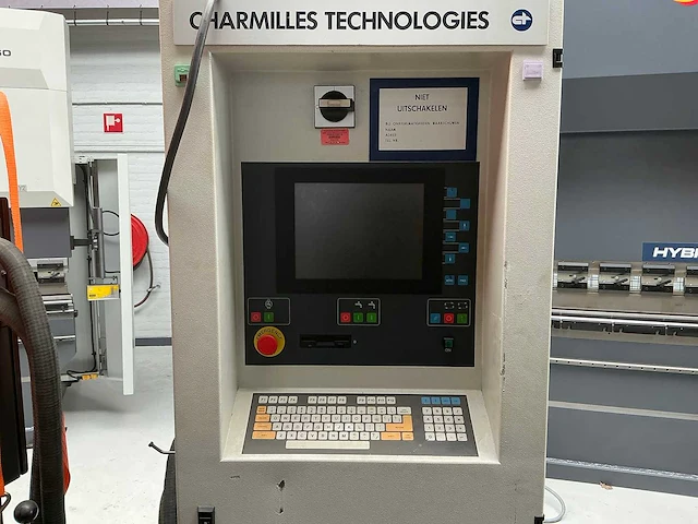 Charmilles - 1993 - roboform 20 - draadvonk- en erodeermachine - afbeelding 9 van  11