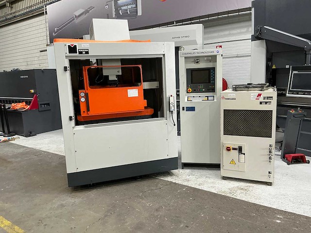 Charmilles - roboform 20 - die sinking edm machine - 1998 - afbeelding 1 van  13