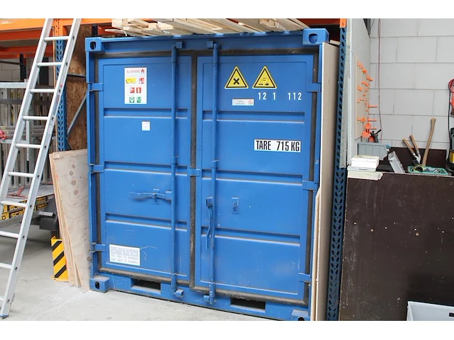 (chemie)-container met afmeting 240 x 200 x 220 cm. gewicht 715 kg. let op: exclusief inhoud en afhalen na ... - afbeelding 1 van  4