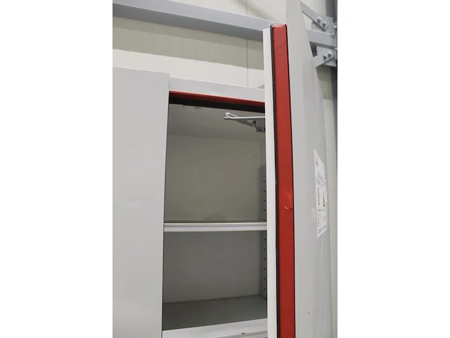 Chemiekast hiltra labsaver met enkele deuken / beschadigingen. afmeting 120 x 60 x 200 cm. - afbeelding 3 van  4