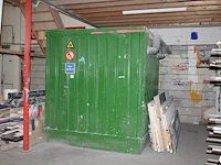 Chemiekluis met diverse inhoud waaronder reinigingsmiddelen, lakken en 2 componenten verf. afmeting 208 cm ... - afbeelding 1 van  5