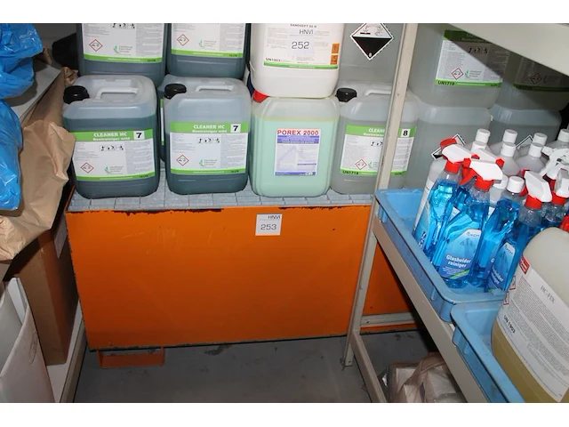 Chemieopvangbak met lepelogen en afmeting 146 x 60 x 62 cm. - afbeelding 1 van  1