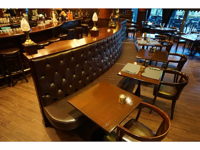 Chesterfield horeca bank - sta tafel - afbeelding 1 van  7