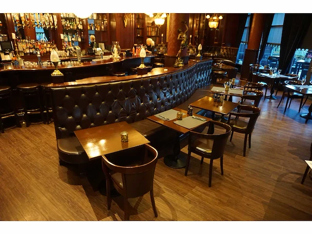 Chesterfield horeca bank - sta tafel - afbeelding 2 van  7