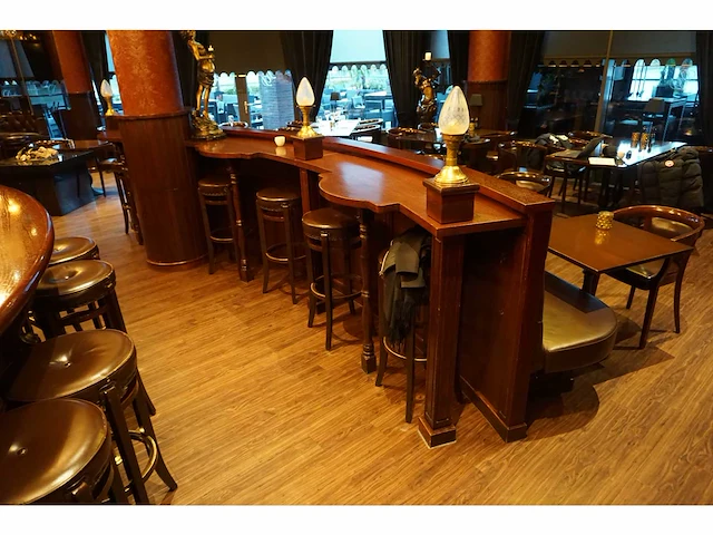 Chesterfield horeca bank - sta tafel - afbeelding 3 van  7