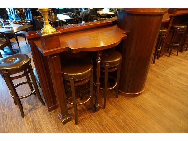 Chesterfield horeca bank - sta tafel - afbeelding 4 van  7