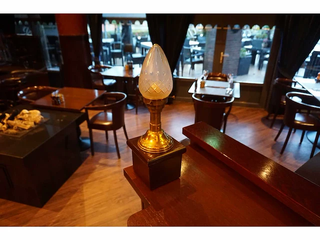 Chesterfield horeca bank - sta tafel - afbeelding 5 van  7
