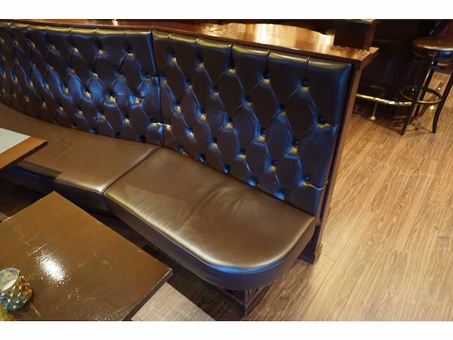 Chesterfield horeca bank - sta tafel - afbeelding 6 van  7