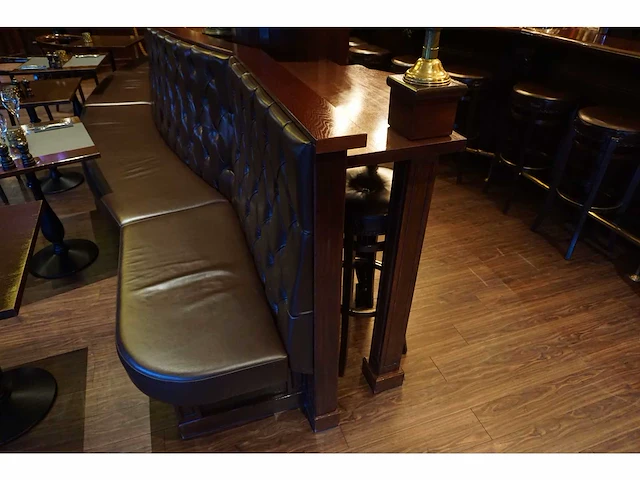 Chesterfield horeca bank - sta tafel - afbeelding 7 van  7