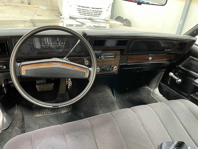 Chevrolet - caprice 5.7 v8 -oldtimer -1977 - afbeelding 4 van  27