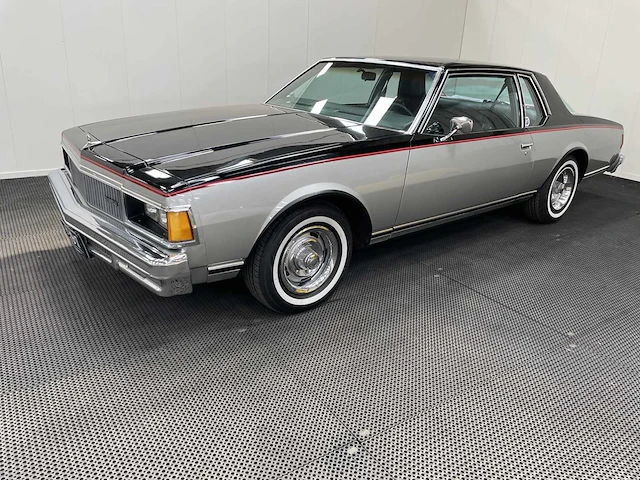 Chevrolet - caprice 5.7 v8 -oldtimer -1977 - afbeelding 1 van  27
