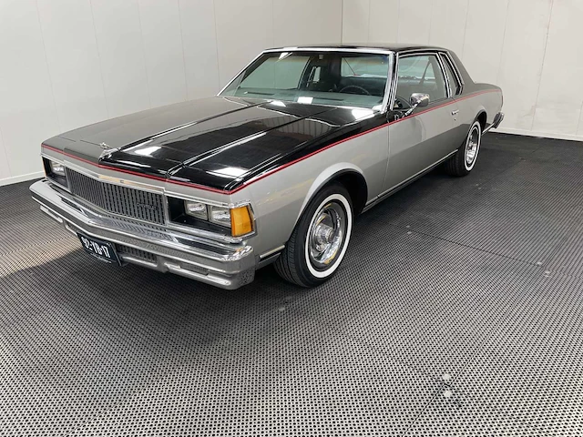 Chevrolet - caprice 5.7 v8 -oldtimer -1977 - afbeelding 12 van  27