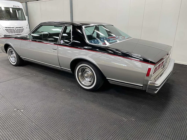 Chevrolet - caprice 5.7 v8 -oldtimer -1977 - afbeelding 23 van  27