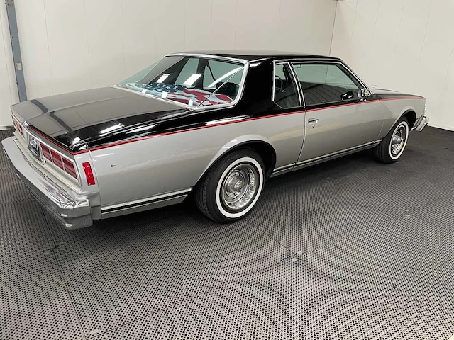Chevrolet - caprice 5.7 v8 -oldtimer -1977 - afbeelding 25 van  27