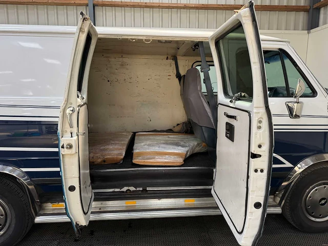 Chevrolet - chevy van 30 - v8 - diesel bedrijfswagen - 1996 - afbeelding 5 van  33