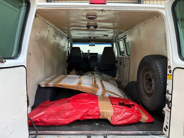Chevrolet - chevy van 30 - v8 - diesel bedrijfswagen - 1996 - afbeelding 6 van  33