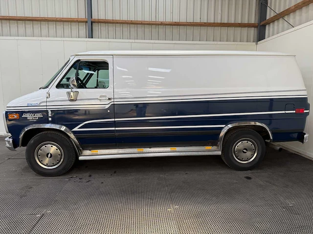 Chevrolet - chevy van 30 - v8 - diesel bedrijfswagen - 1996 - afbeelding 23 van  33