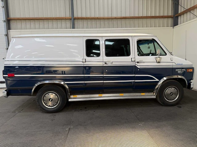 Chevrolet - chevy van 30 - v8 - diesel bedrijfswagen - 1996 - afbeelding 32 van  33