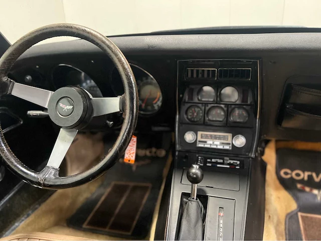 Chevrolet - corvette - c3 l82 - oldtimer - 1977 - afbeelding 13 van  33