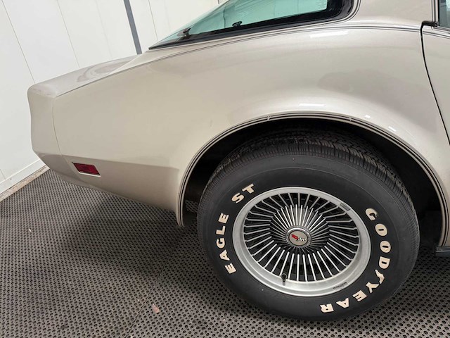 Chevrolet - corvette - crossfire - oldtimer - 1982 - afbeelding 35 van  44